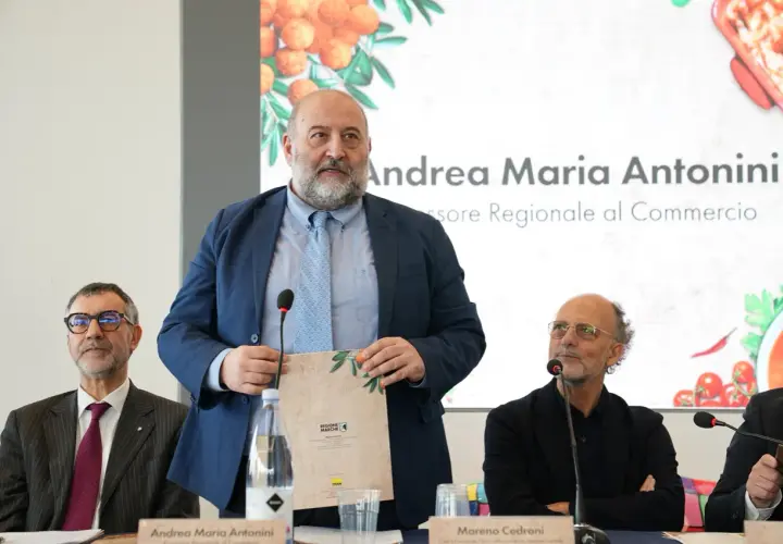 Presentazione dei 3 prodotti tipici delle Marche. Andrea Maria Antonini, Assessore Regionale, illustra il progetto.