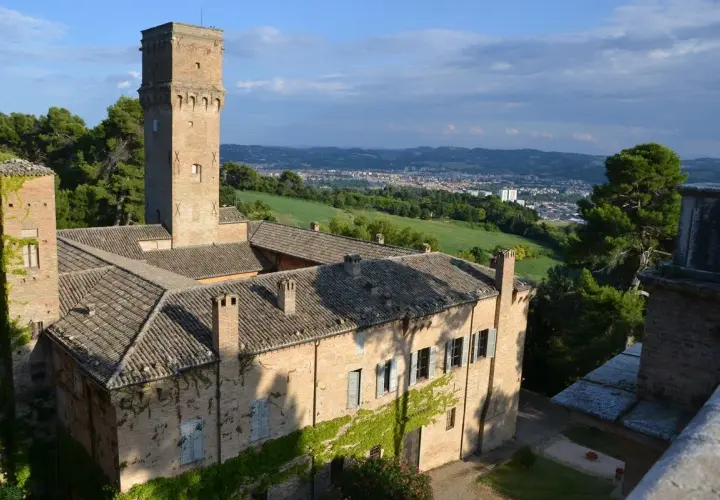 Rocca Roveresca a Senigallia, un gioiello da scoprire. Tra i borghi e le colline, ecco cosa vedere a Pesaro e dintorni.