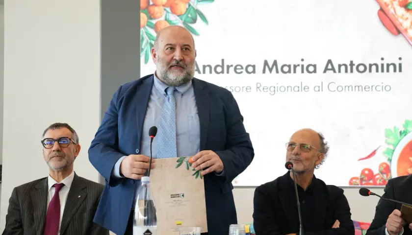 Presentazione dei 3 prodotti tipici delle Marche. Andrea Maria Antonini, Assessore Regionale, illustra il progetto.
