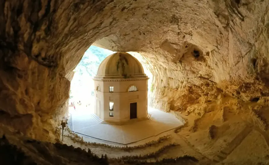 Marche - Itinerario tra città e borghi: la guida definitiva