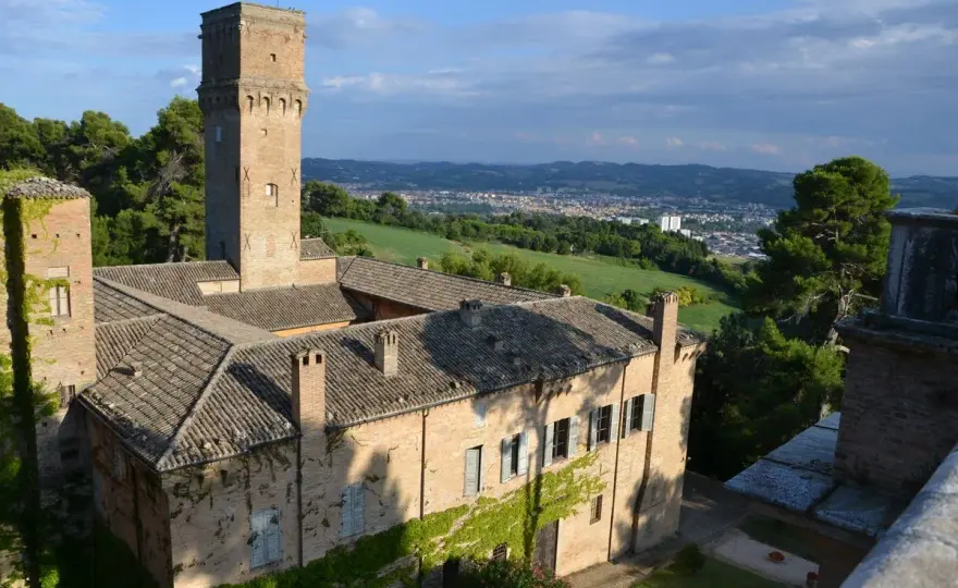 Cosa vedere a Pesaro tra Rossini, mare e San Bartolo