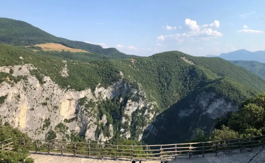 Terrazza del Furlo - Guida completa: sentieri, consigli e cosa vedere
