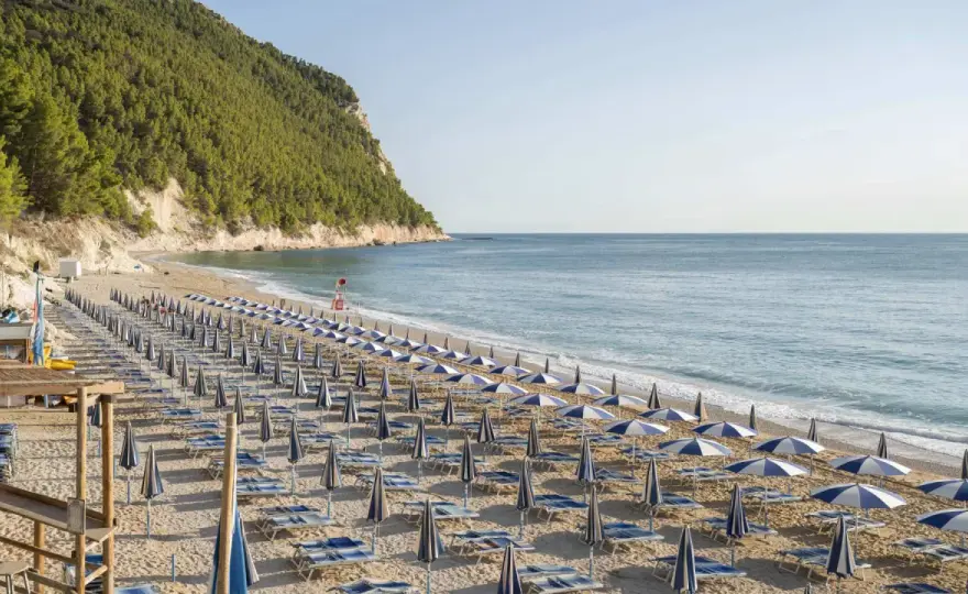 Baia di San Michele - Sirolo: Guida completa per viverla al meglio