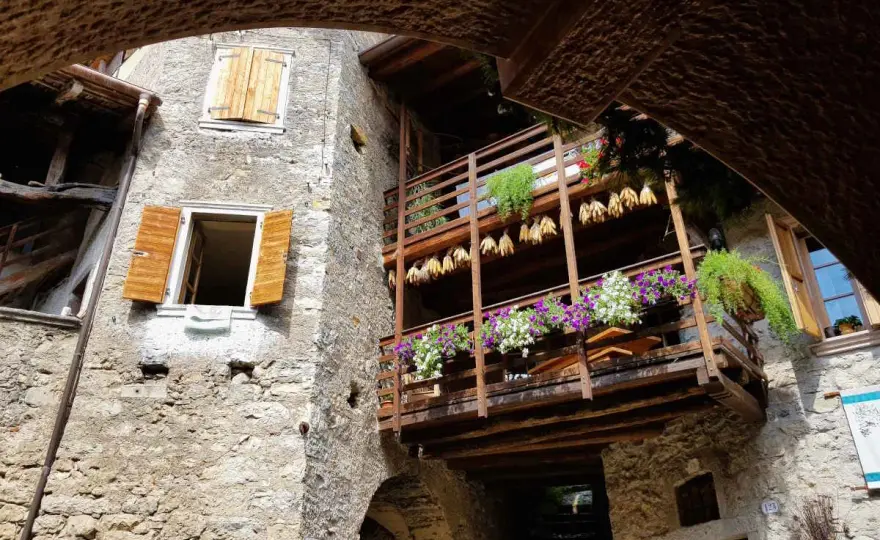 Canale di Tenno - Borgo, lago e gite: la guida definitiva