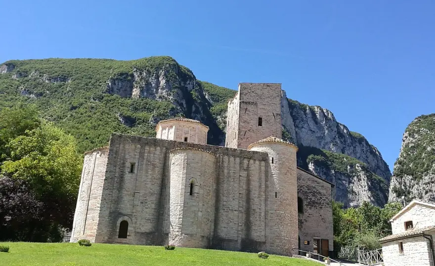 Genga - Cosa vedere davvero (senza correre)