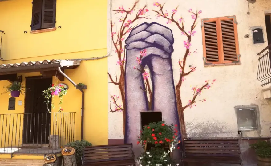 Braccano: il borgo dei murales da scoprire nelle Marche