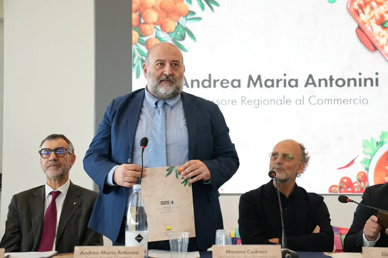 Presentazione dei 3 prodotti tipici delle Marche. Andrea Maria Antonini, Assessore Regionale, illustra il progetto.