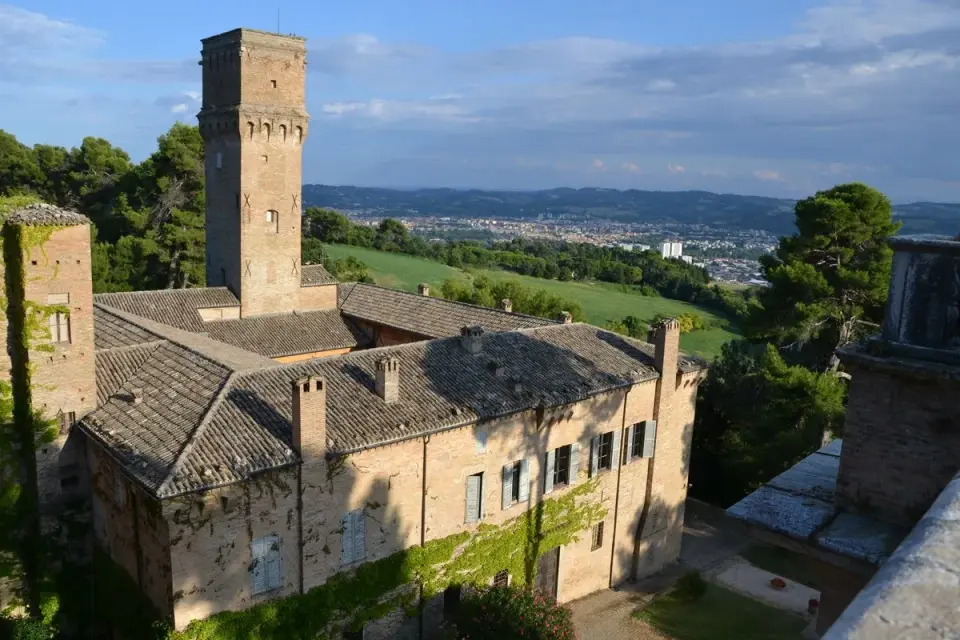 Cosa vedere a Pesaro tra Rossini, mare e San Bartolo